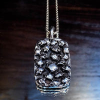 Yaf Sparkle, Skull Cave Pendant